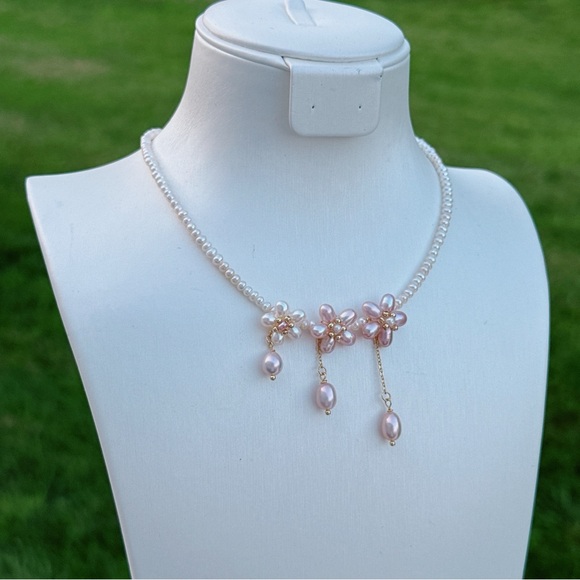 X435 Handmade Freshwater Pearl Flower Necklace - Picture 2 of 9